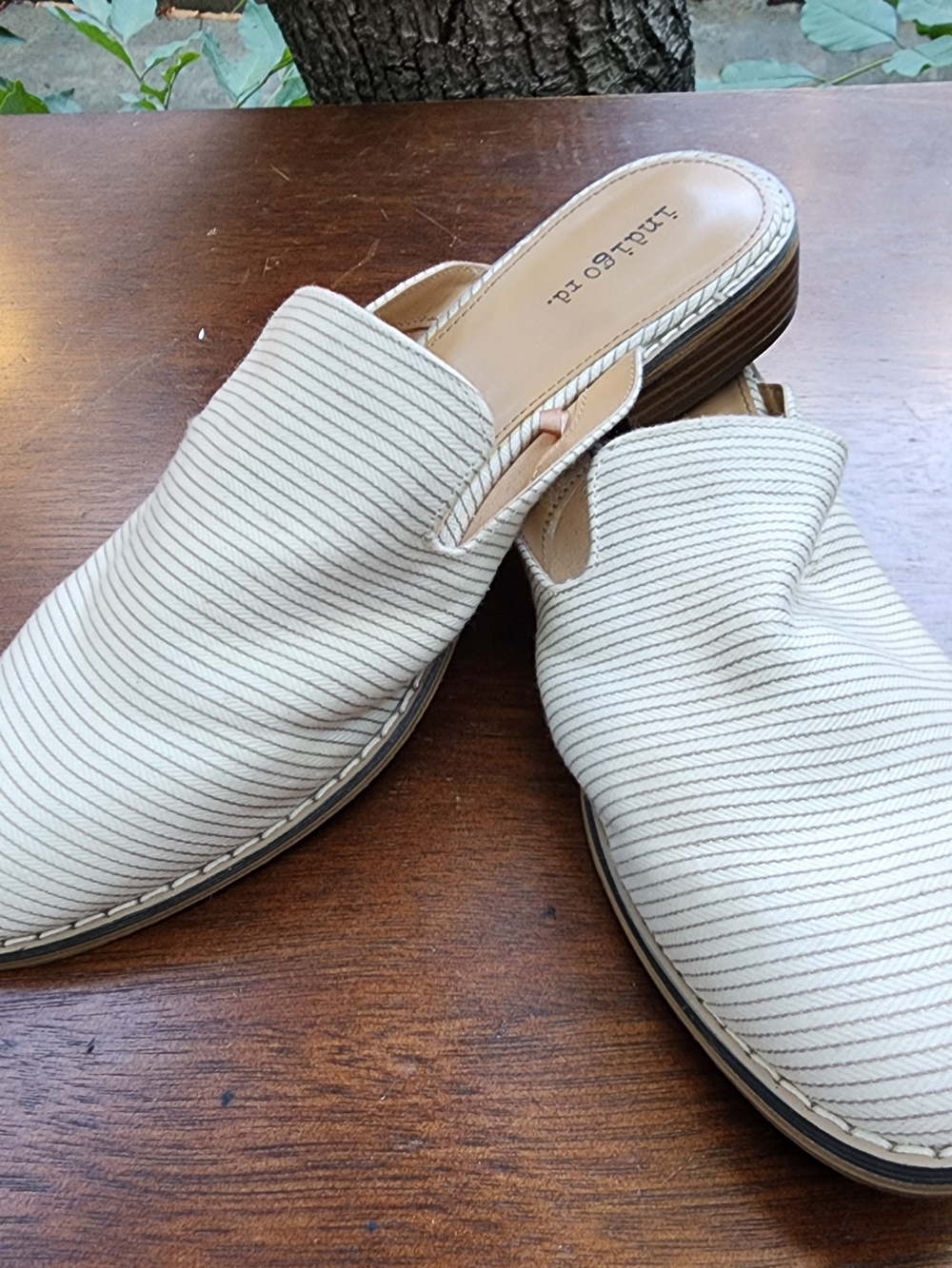 Indigo Rd White Tan Pinstripe Pointed Toe Mule Loafers Size 8.5